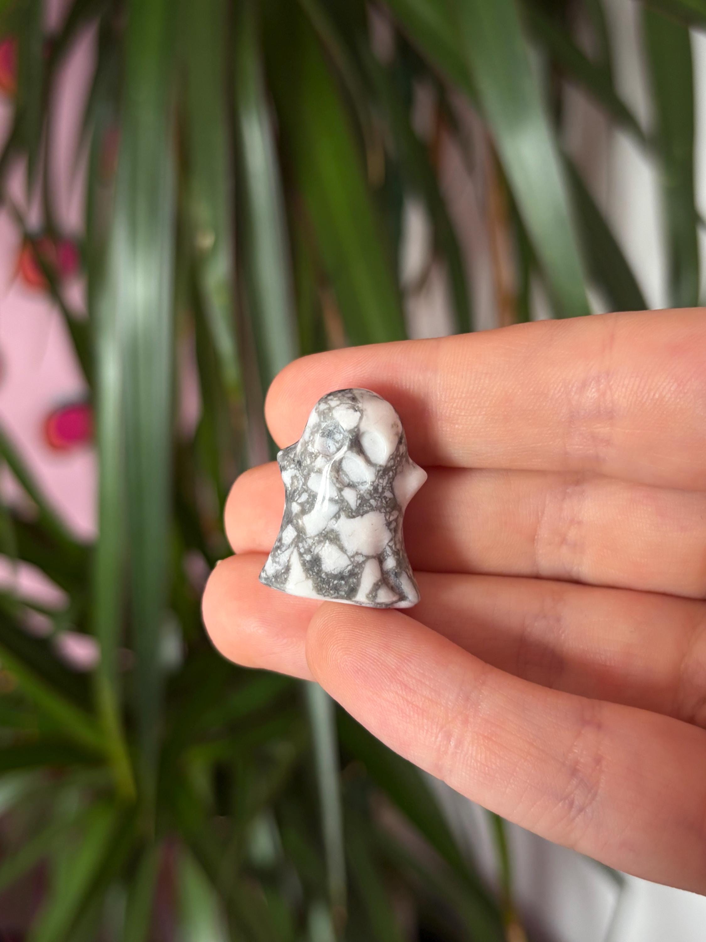 Tiny Howlite Ghosts