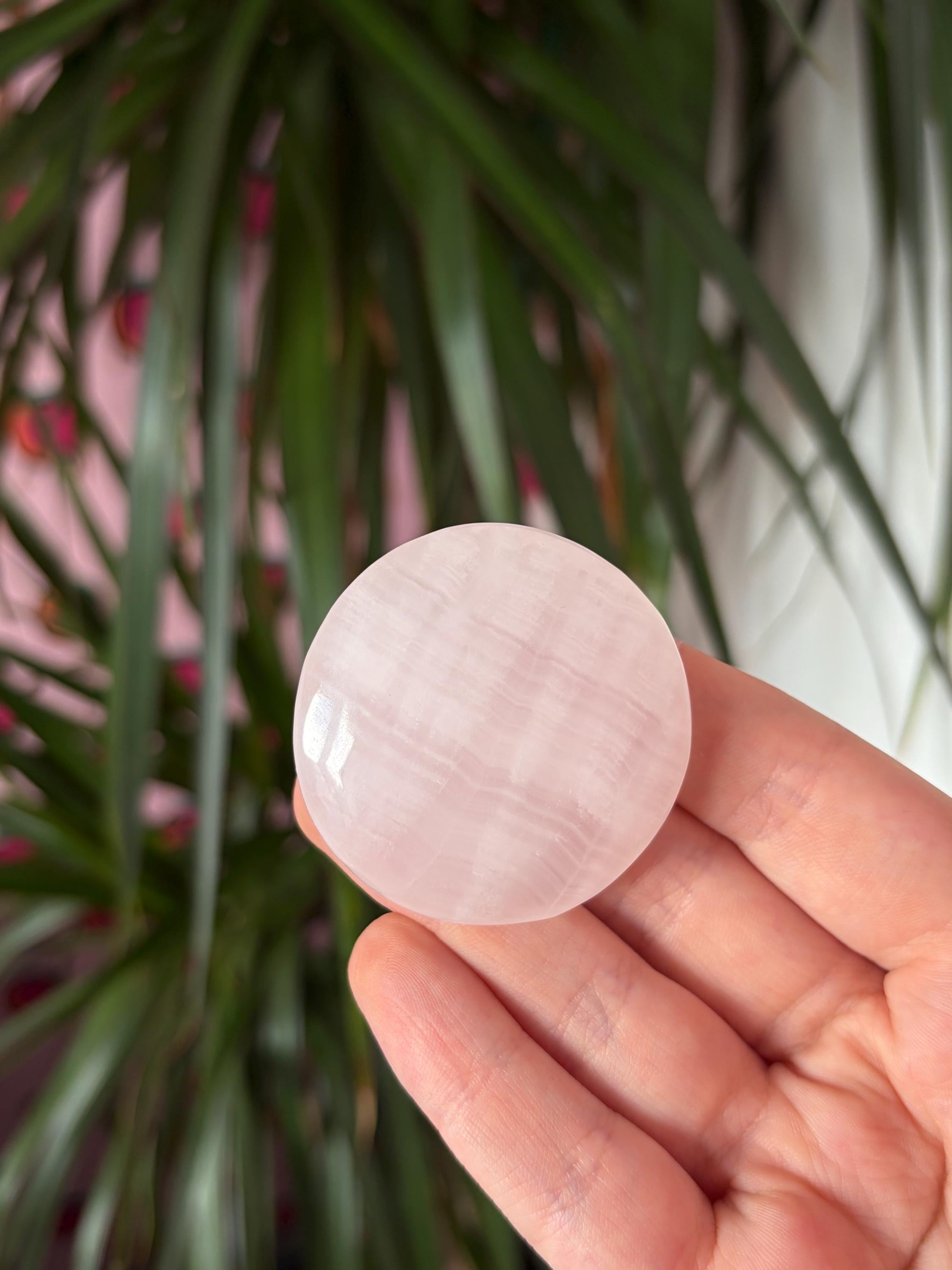 Mangano Calcite Button Palmstone