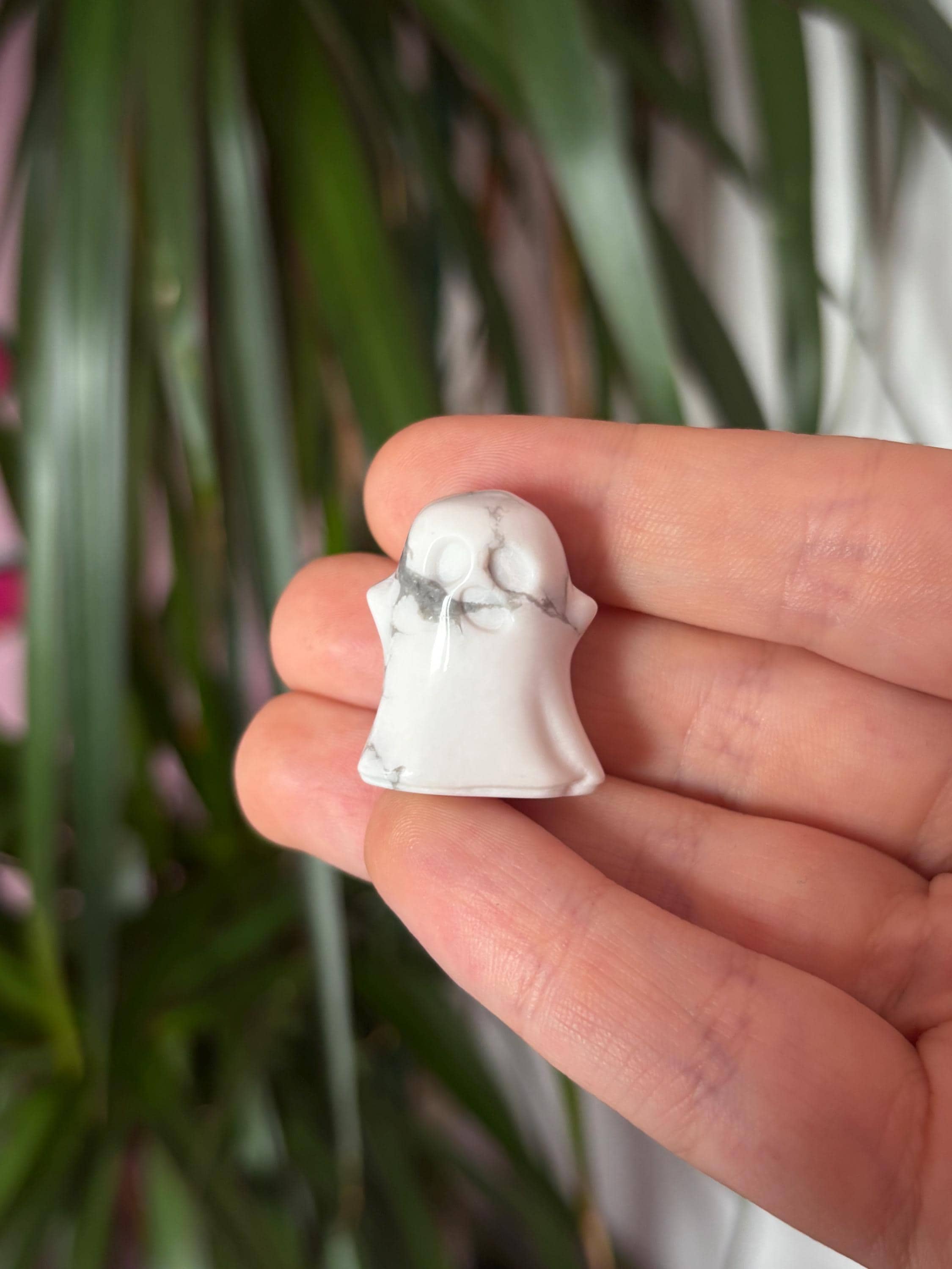 Tiny Howlite Ghosts