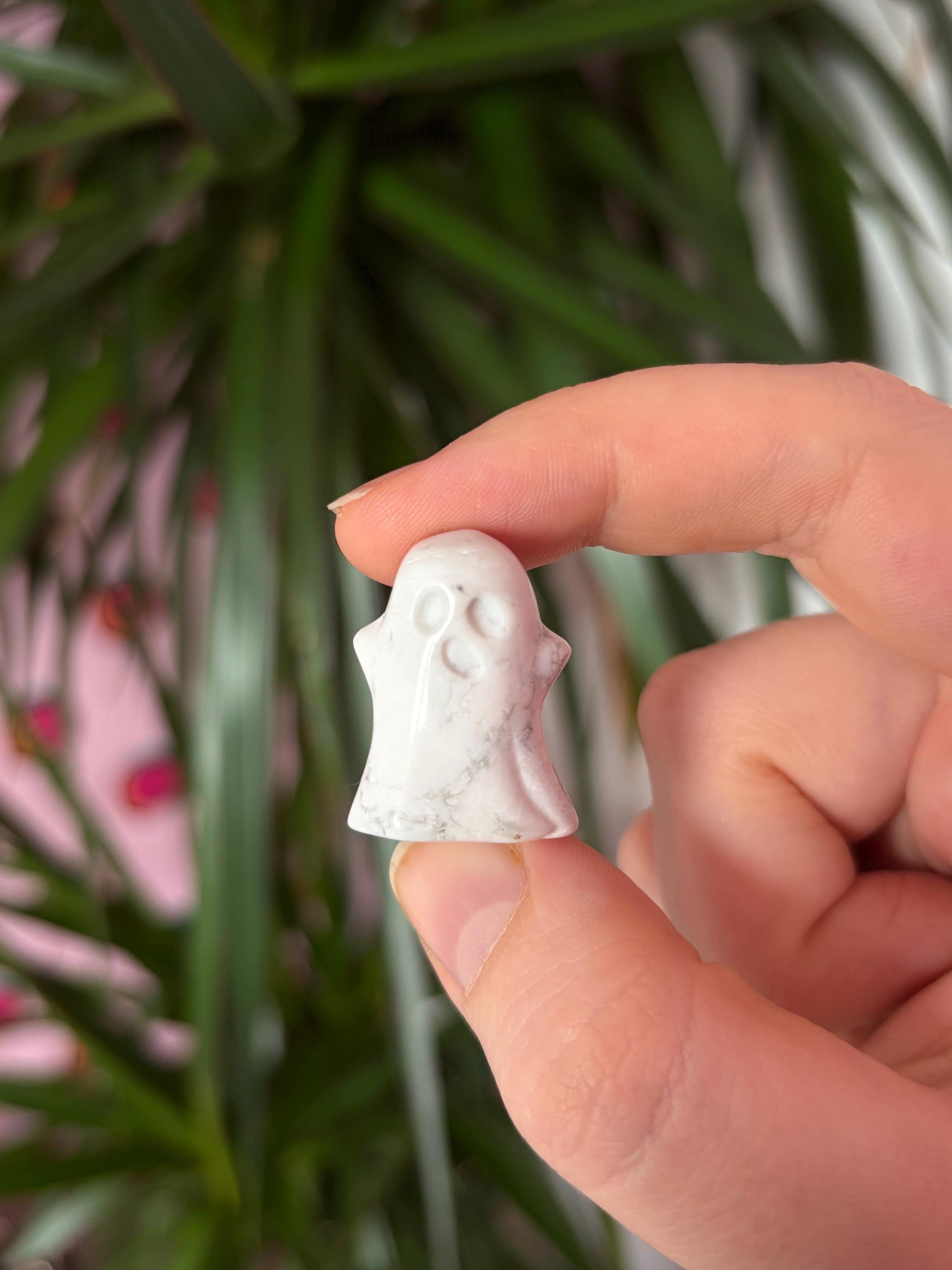 Tiny Howlite Ghosts